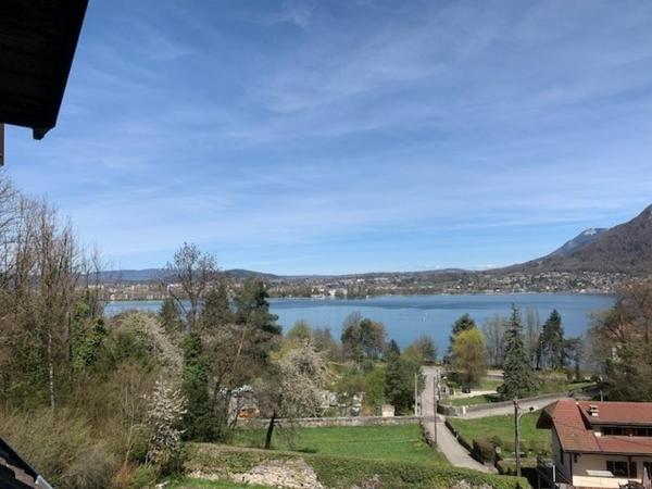 Hotel des Marquisats : photo 2 de la chambre chambre familiale - vue sur lac