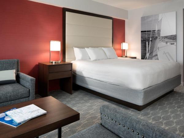 Hyatt Regency Boston Harbor : photo 2 de la chambre chambre lit king-size pour personnes à mobilité réduite avec douche accessible aux personnes à mobilité réduite