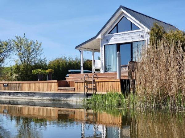 Baltic Waterfront Yacht House : photo 3 de la chambre cottage au bord de l'eau