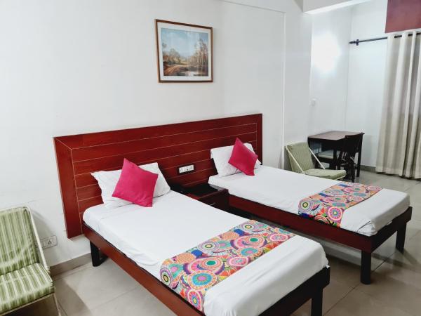 YWCA International Guest House : photo 3 de la chambre chambre deluxe double ou lits jumeaux