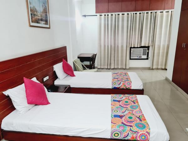 YWCA International Guest House : photo 4 de la chambre chambre deluxe double ou lits jumeaux