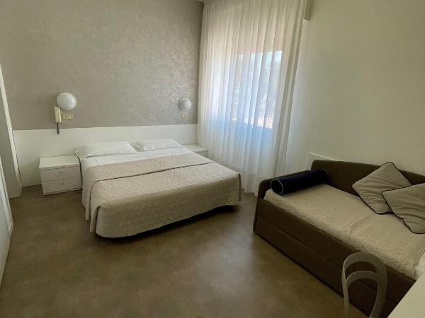 Hotel Cristina : photo 1 de la chambre chambre triple confort