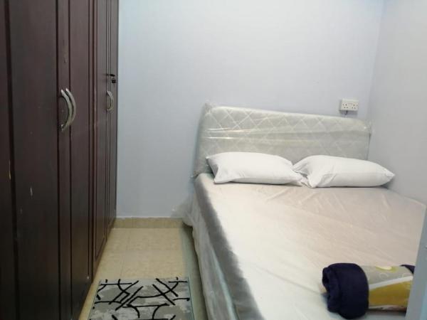 Pharos Inn Sheikh Zaied Private bed space : photo 2 de la chambre chambre lit queen-size avec salle de bains commune 