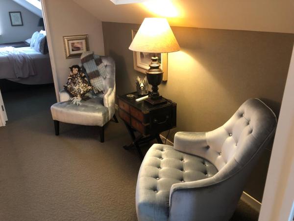 KARANDA BnB : photo 8 de la chambre hébergement triple lit queen-size deluxe avec salle de bains privative