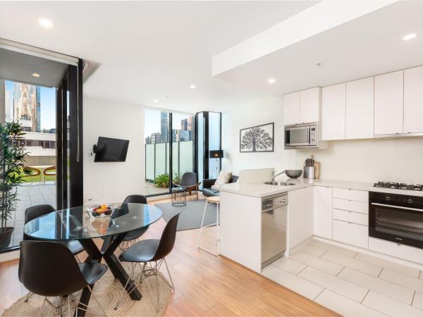 Waterfront Melbourne Apartments : photo 1 de la chambre appartement 2 chambres avec 1 salle de bains et terrasse