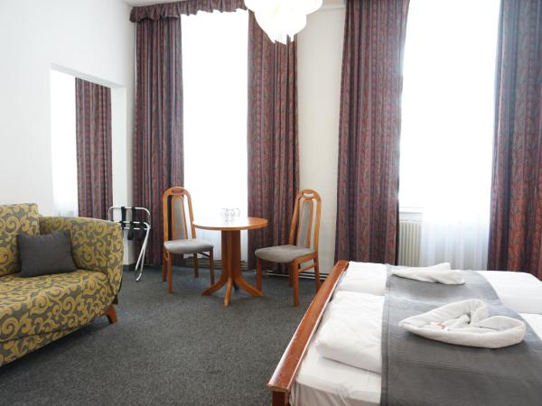 Hotel Pension Lumes - Self Check In : photo 2 de la chambre chambre triple