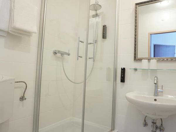 Hotel Pension Lumes - Self Check In : photo 5 de la chambre chambre triple