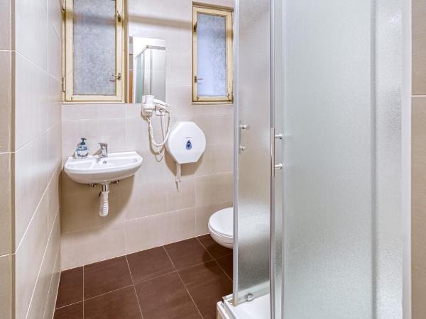 Hostel Orange : photo 8 de la chambre lit simple dans un dortoir mixte de 9 lits