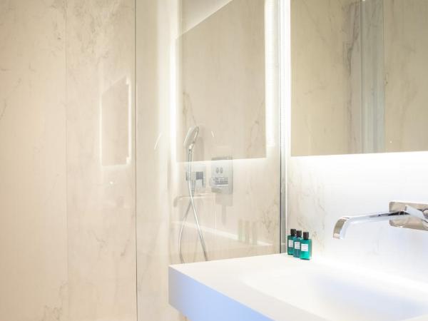 Villas Foch Boutique Hotel & Spa Bordeaux : photo 2 de la chambre chambre cosy mansardée