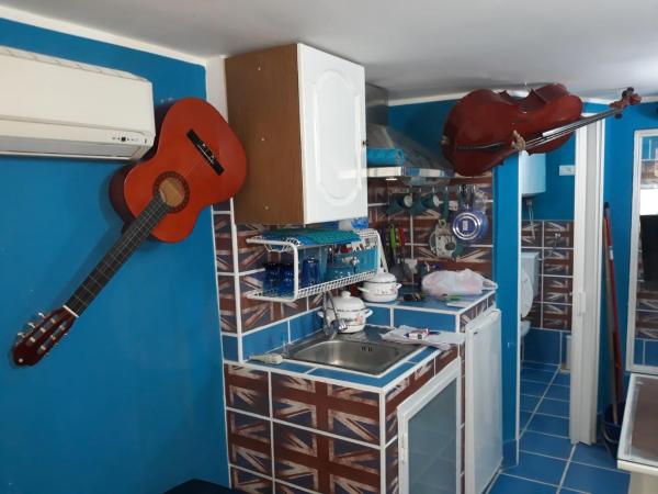 Elvis - Marilyn - Vasco Rossi - Airport Catania Center : photo 10 de la chambre grande chambre double