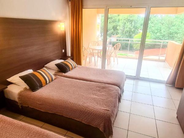 Hôtel Le Maritime : photo 1 de la chambre suite familiale supérieure avec terrasse