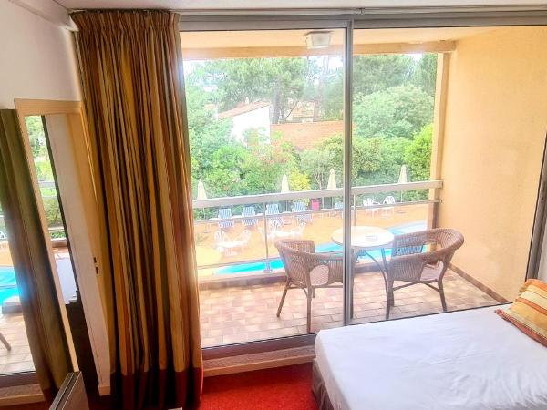 Hôtel Le Maritime : photo 1 de la chambre suite familiale avec terrasse