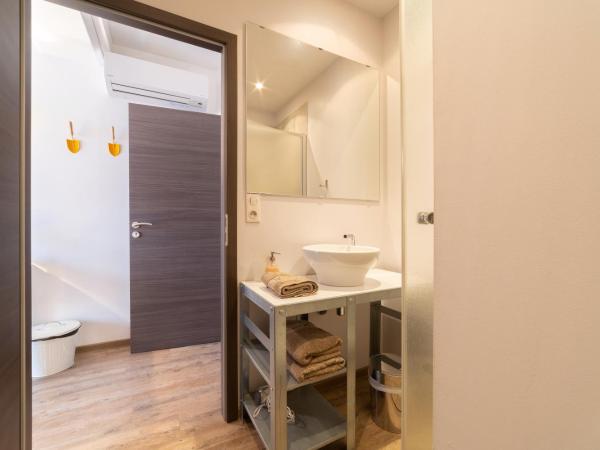 Maison Mondrian : photo 4 de la chambre chambre double avec salle de bains privative