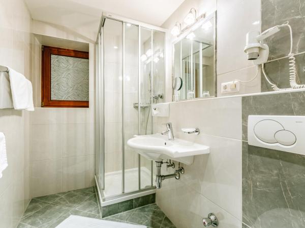 Hotel Huberhof : photo 3 de la chambre chambre double affaires avec balcon