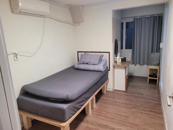 Able Guesthouse Hongdae : photo 10 de la chambre chambre simple avec salle de bains privative