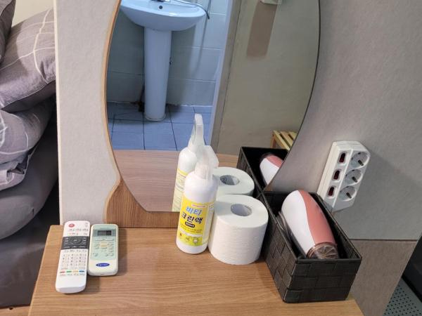 Able Guesthouse Hongdae : photo 9 de la chambre chambre simple avec salle de bains privative