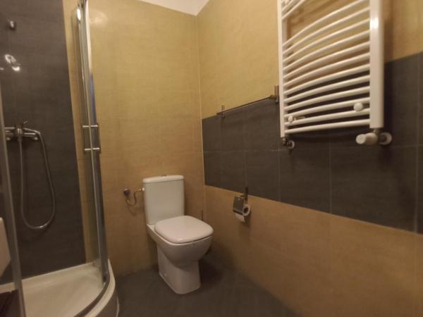 Ośrodek Warszawianka : photo 1 de la chambre chambre triple avec salle de bains