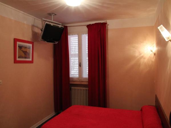 Htel Sampiero Corso : photo 3 de la chambre chambre double avec baignoire sabot