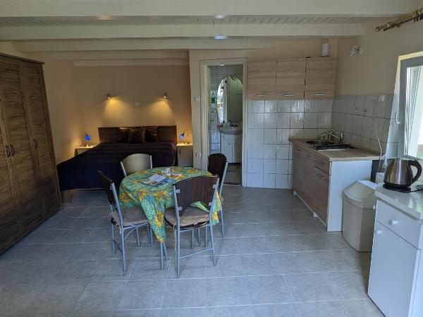 Magic Holiday Vendégház : photo 3 de la chambre bungalow (4 adultes)