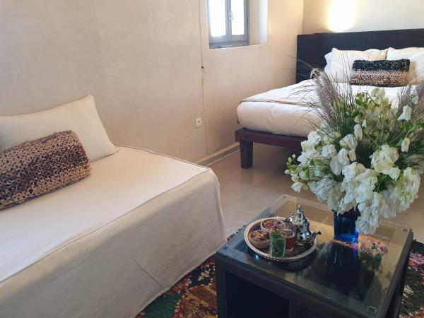 Dar Les Sirènes : photo 2 de la chambre chambre brune