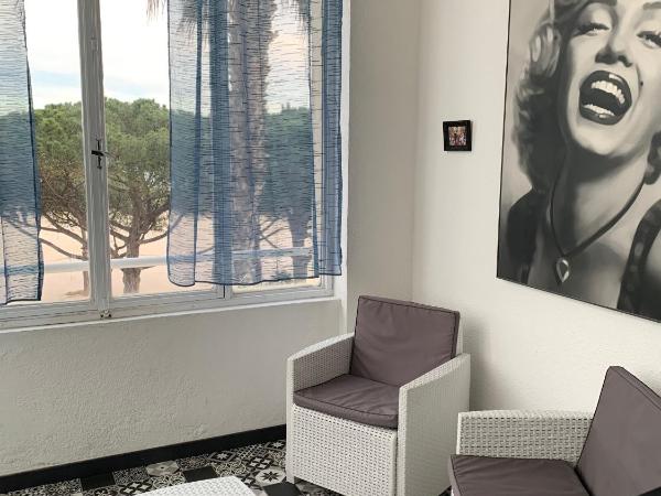 RESIDENCE LE 360 : photo 7 de la chambre chambre double avec patio