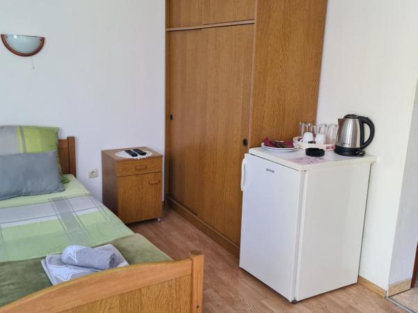 Pansion Ribica : photo 2 de la chambre chambre double - vue sur jardin