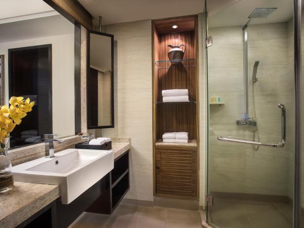 Ramada Plaza by Wyndham Sanya Bay : photo 2 de la chambre chambre lit king-size de luxe - non-fumeurs - vue sur mer