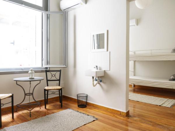 Dioskouros Hostel : photo 2 de la chambre chambre familiale