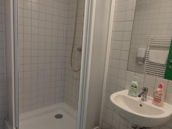 Zsolnay Negyed Vendégháza : photo 7 de la chambre chambre double ou lits jumeaux standard