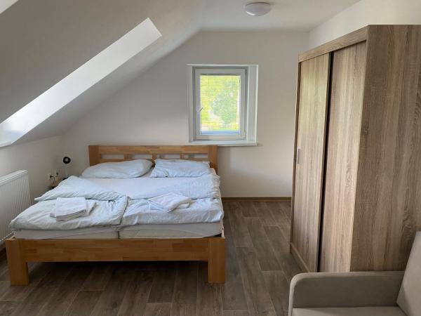 Hostinec U Pejska a Kocicky : photo 4 de la chambre chambre double avec salle de bains privative