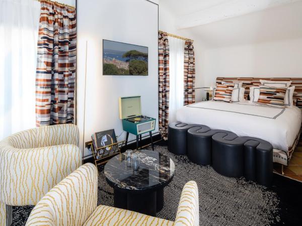 Le Yaca Saint-Tropez : photo 5 de la chambre suite duplex avec terrasse - vue sur mer