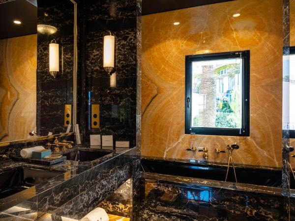 Le Yaca Saint-Tropez : photo 3 de la chambre suite duplex avec terrasse - vue sur mer