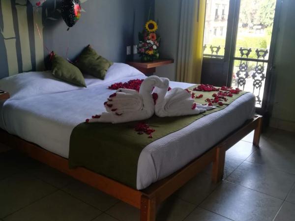 Hotel Plaza Queretaro : photo 1 de la chambre chambre lit king-size