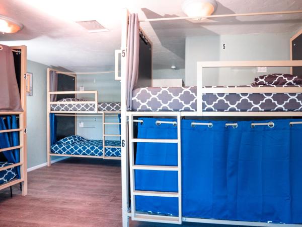 California Dreams Hostel - Ocean Beach : photo 4 de la chambre lit dans dortoir mixte de 6 lits