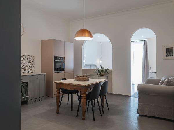 Living u HomeSuites : photo 3 de la chambre appartement avec balcon