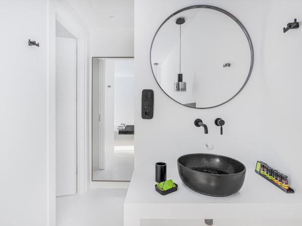 Tagoo Black Mykonos : photo 4 de la chambre suite premium avec 2 chambres et piscine privée