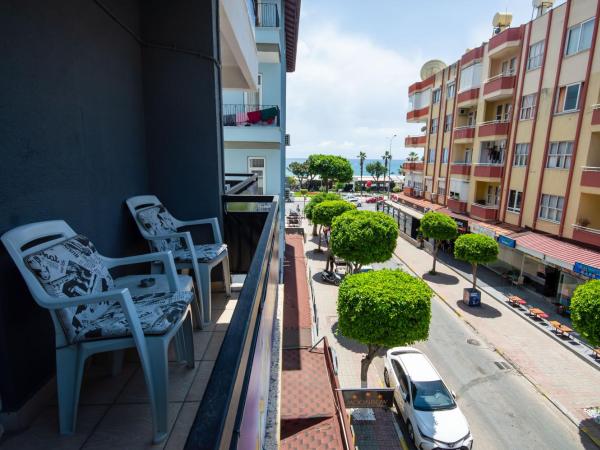 MOONBOW BEACH HOTEL : photo 1 de la chambre chambre familiale - vue sur mer