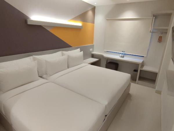 Agogo Downtown Hotel Surabaya : photo 1 de la chambre chambre triple