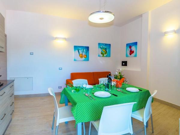 Villaggio Mare Blu : photo 3 de la chambre appartement - vue sur jardin