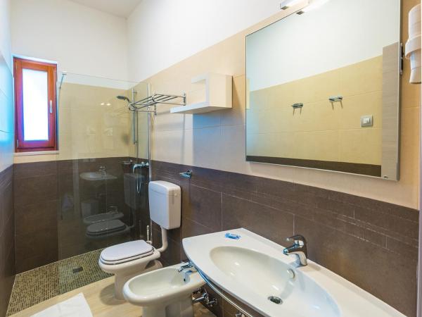 Villaggio Mare Blu : photo 4 de la chambre appartement - vue sur jardin