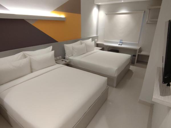 Agogo Downtown Hotel Surabaya : photo 1 de la chambre chambre quadruple