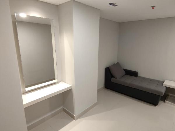 Agogo Downtown Hotel Surabaya : photo 3 de la chambre chambre lit king-size deluxe