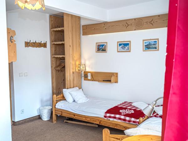 Tatra House Residence : photo 4 de la chambre chambre triple avec salle de bains privative