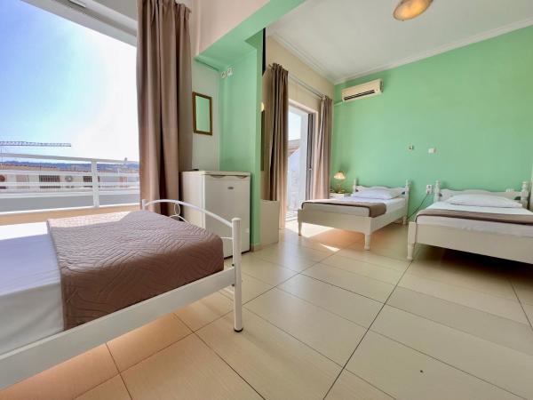 Archontiki City Hotel : photo 3 de la chambre chambre triple avec balcon