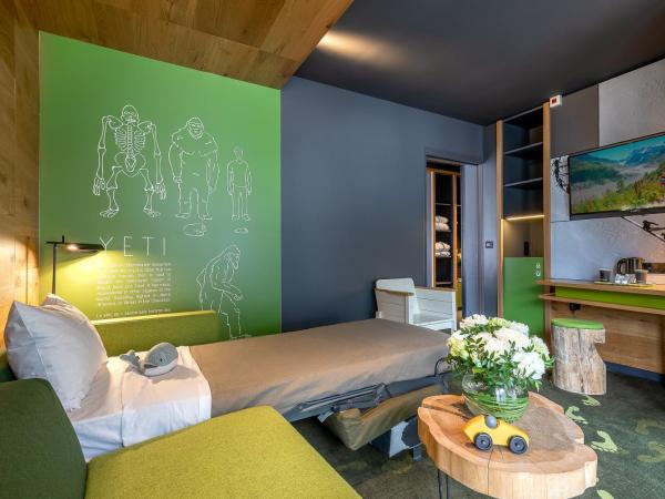 Alpina Eclectic Hotel : photo 3 de la chambre suite with balcony - mont-blanc range view