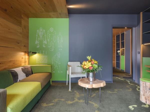 Alpina Eclectic Hotel : photo 2 de la chambre suite with balcony - mont-blanc range view