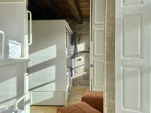 The Central House Porto Ribeira : photo 6 de la chambre lit dans dortoir mixte de 12 lits avec salle de bains privative