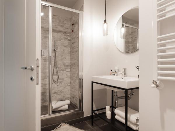 B&B Lorena Suites : photo 6 de la chambre chambre double ou lits jumeaux avec balcon