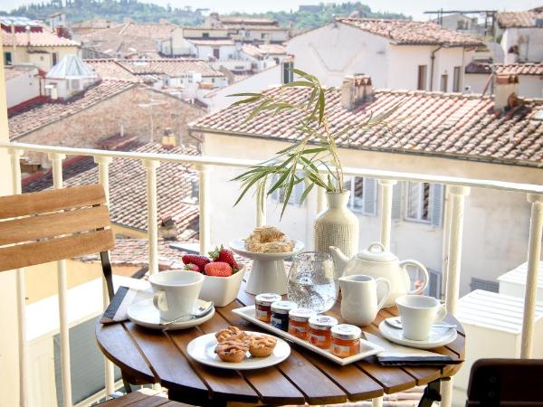 Tornabuoni Suites Collection Residenza D'Epoca : photo 6 de la chambre suite avec balcon