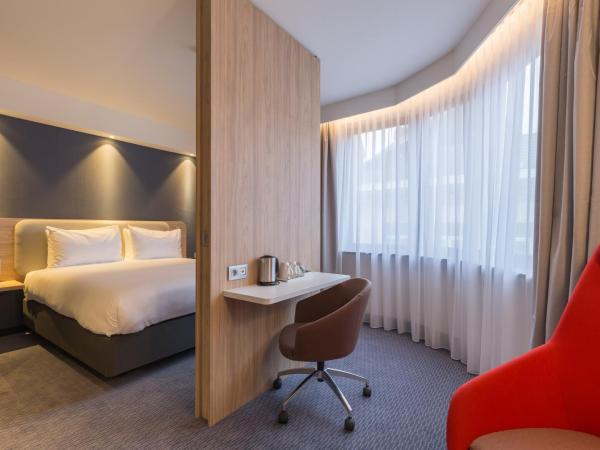 Holiday Inn Express Brussels-Grand-Place, an IHG Hotel : photo 1 de la chambre chambre d'angle standard lit queen-size